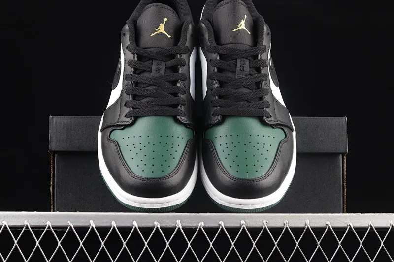 All categories Air Jordan Jordan series basketball shoes Air Jordan 1 Low G version pure original Air Jordan 1 Low AJ1 Joe 1 black and white green low-top cultural basketball shoes 553558-371